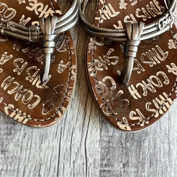 Coach Silver Leather Logo Flip Flop Sandals Women’s Size 8 - Picture 2 of 10